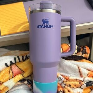 Like new Stanley 40oz lilac tumbler